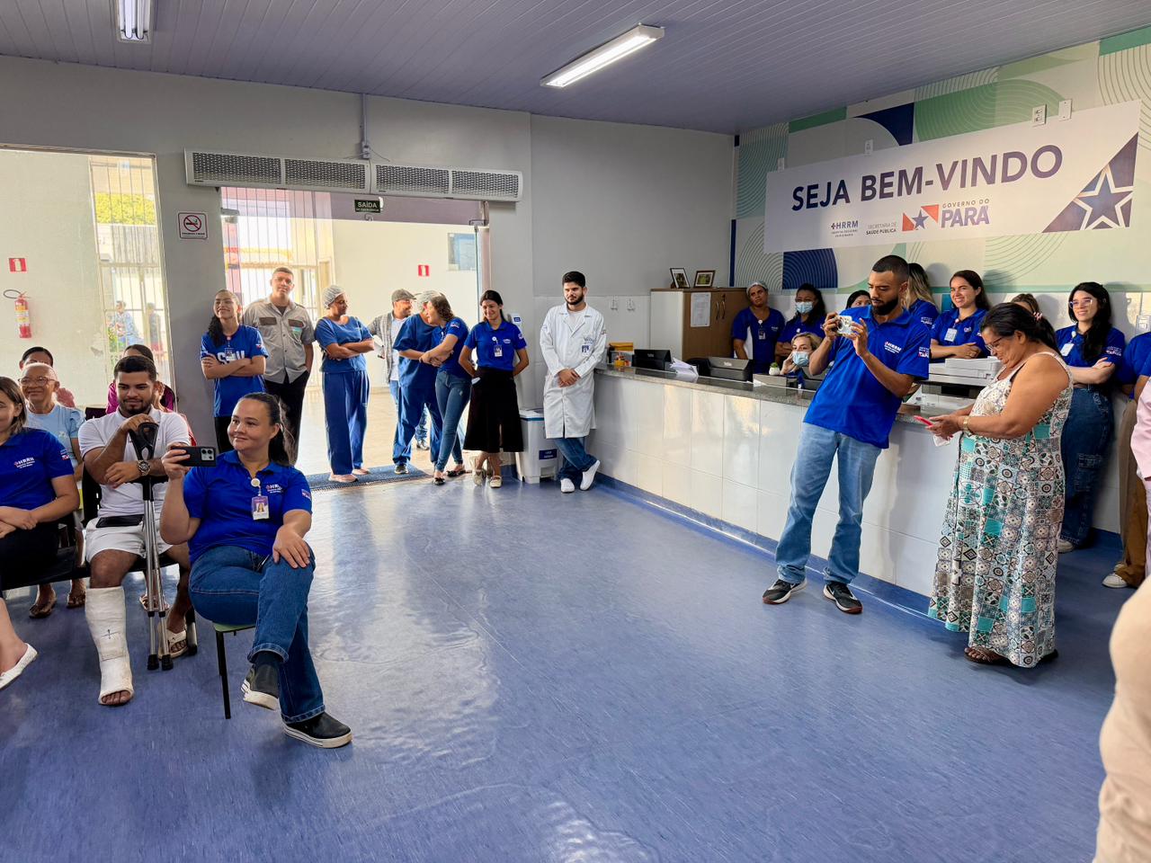 Público reunido para a homenagem do Dia das Mães