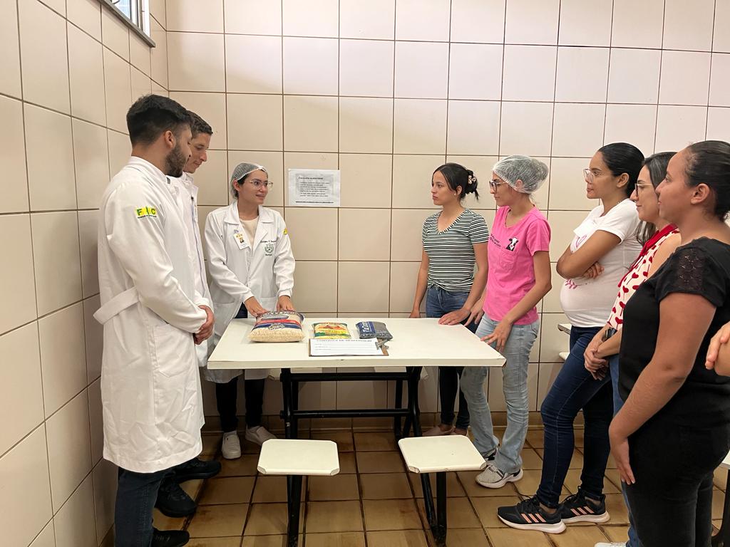 O Serviço de Nutrição e Dietética (SND) do HRPA, juntamente com os estagiários da Instituição Educacional UNOPAR, promovem ações sobre Alimentação Sustentável.