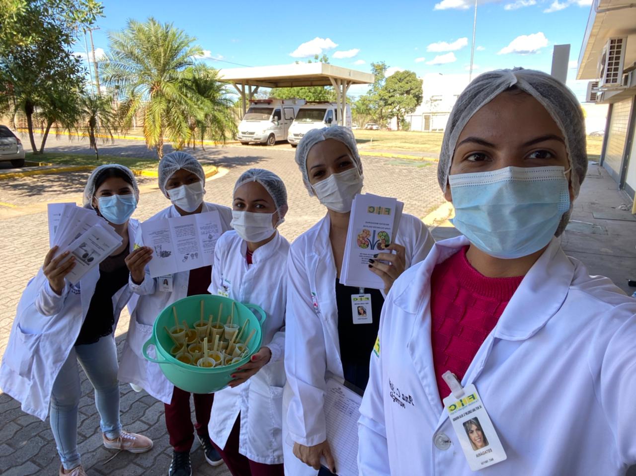 Estagiários de nutrição realizam orientações nutricionais para pacientes em Hemodiálise